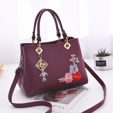 Load image into Gallery viewer, Flowers Embroidery Crane Shoulder Bags