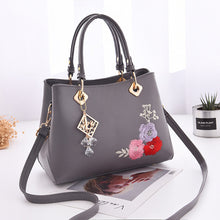 Load image into Gallery viewer, Flowers Embroidery Crane Shoulder Bags